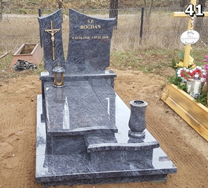 pomnik pojedyńczy z aniołem